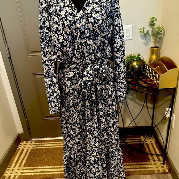 Beautiful Women dress - Picture 6 of 7